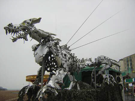 Metallic dragon wit percussionists, ideal for parades.