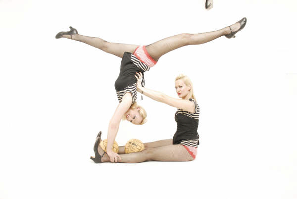 Delightee, acro twins