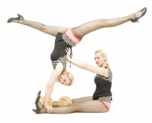 Acro twins Deightee